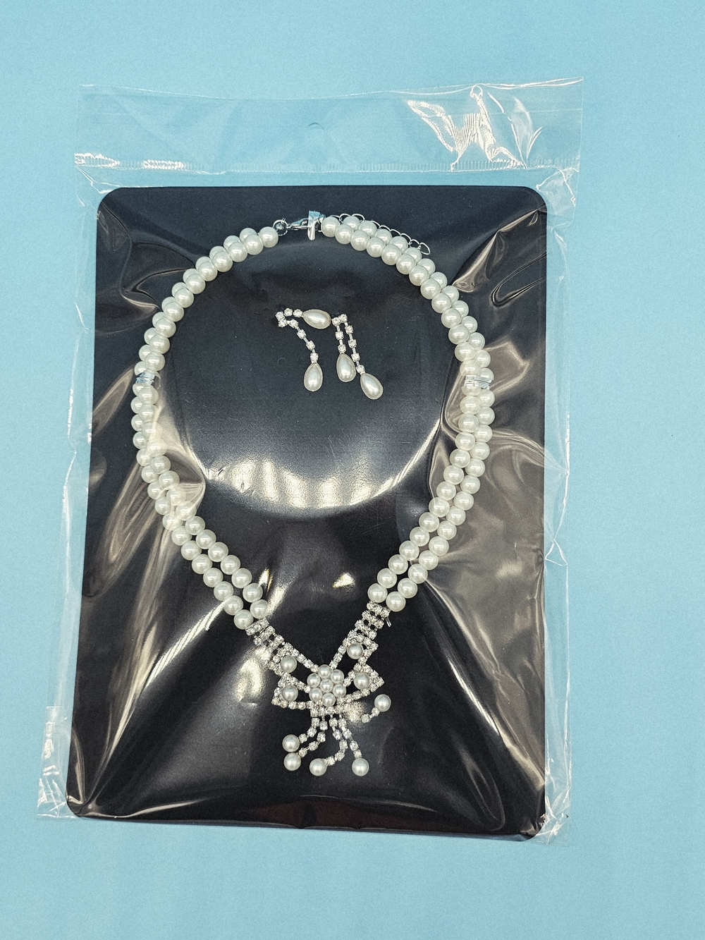 Elegant White Pearl and Crystal Necklace Set